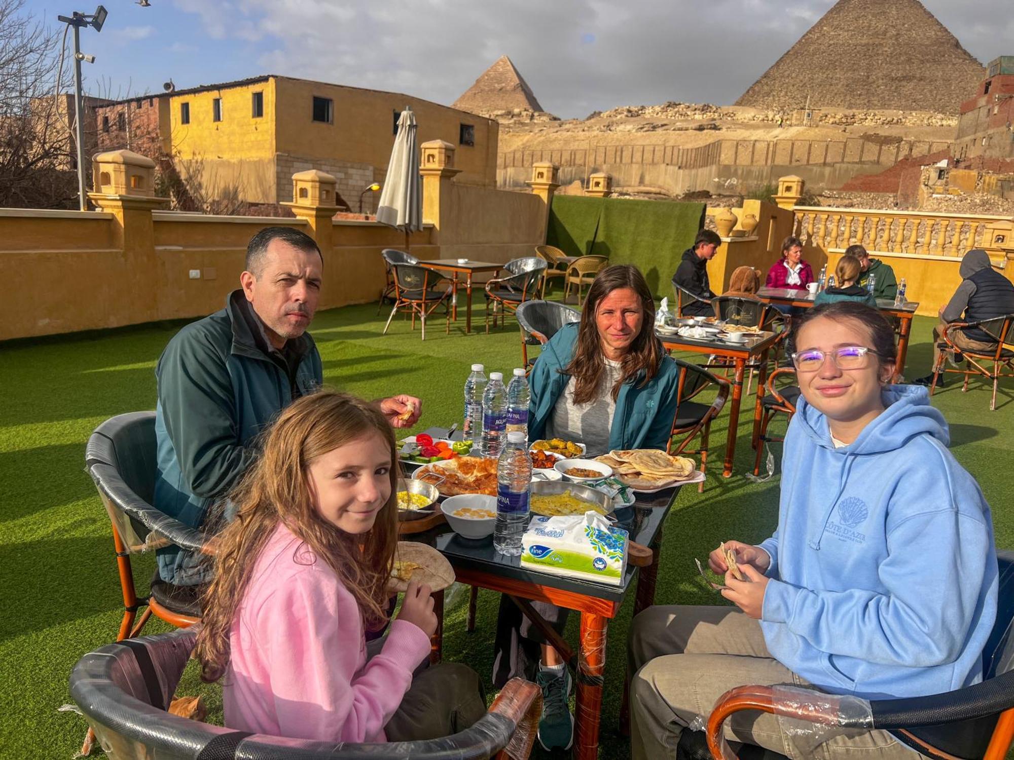 Sidi Hamad Pyramids View Hotel Kafrat al Jabal Luaran gambar